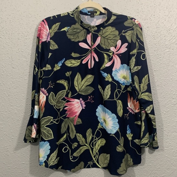 Ann Taylor Navy Floral Flutter Sleeve Open Mandarin Collar Pull-Over Blouse sz M - Picture 2 of 13